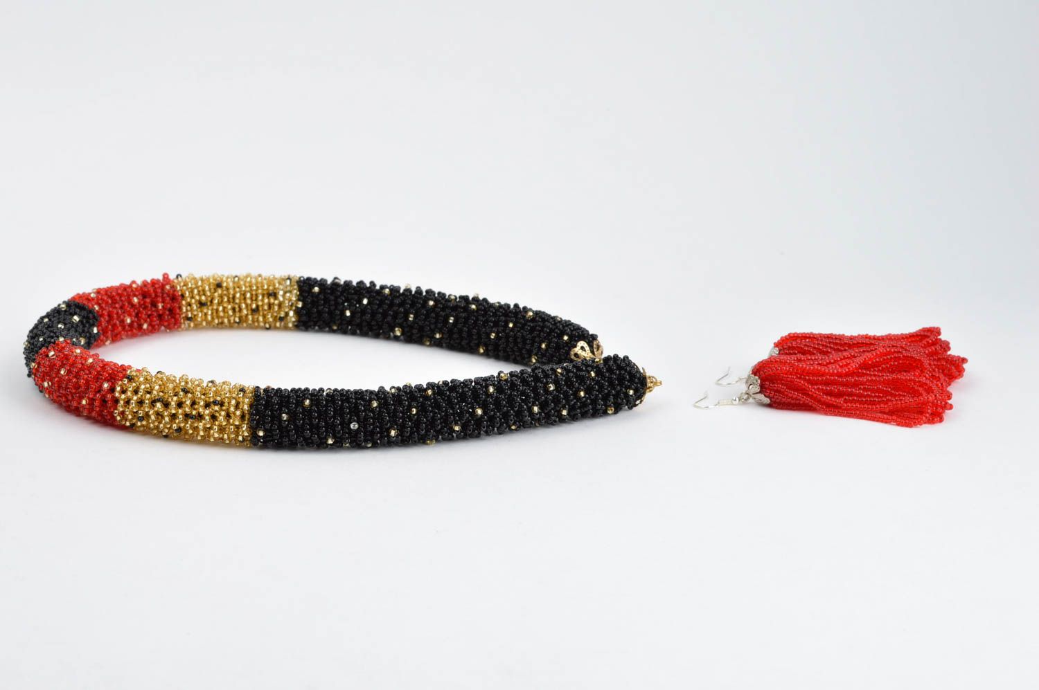 Orecchini e collana fatti a mano gioielli da donna di perline colore rosso nero
 foto 3