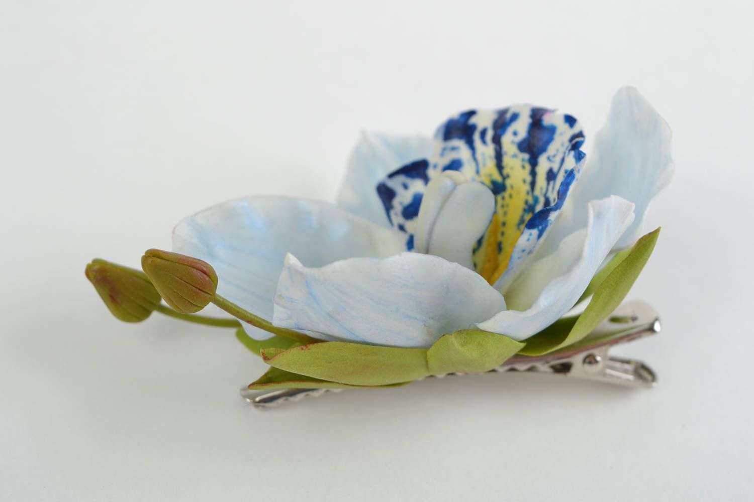 Заколка-брошь из холодного фарфора хэнд мэйд в виде орхидеи цимбидиум голубой фото 3