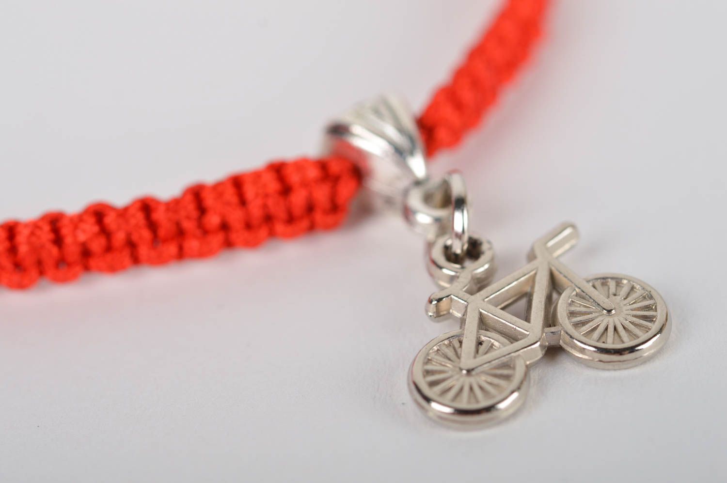Armband für Frauen handmade Schmuck rotes Armband Designer Accessoire Fahrrad foto 3