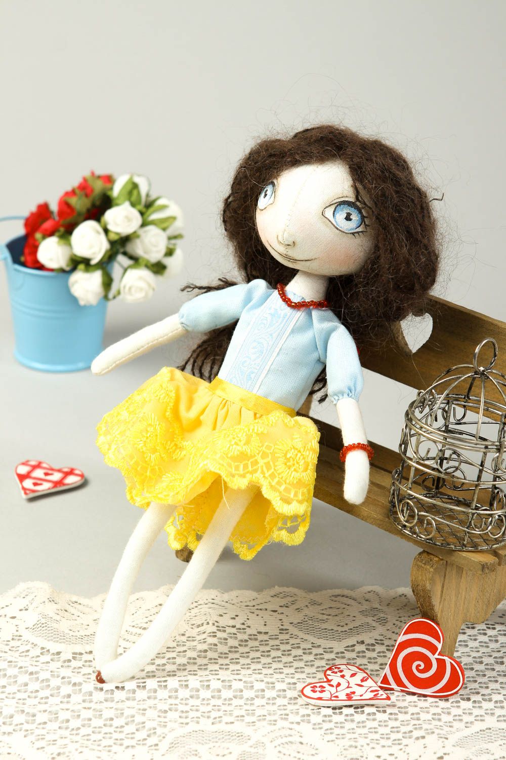 Bambola simpatica in cotone fatta a mano pupazzo tessile originale decoro casa foto 1