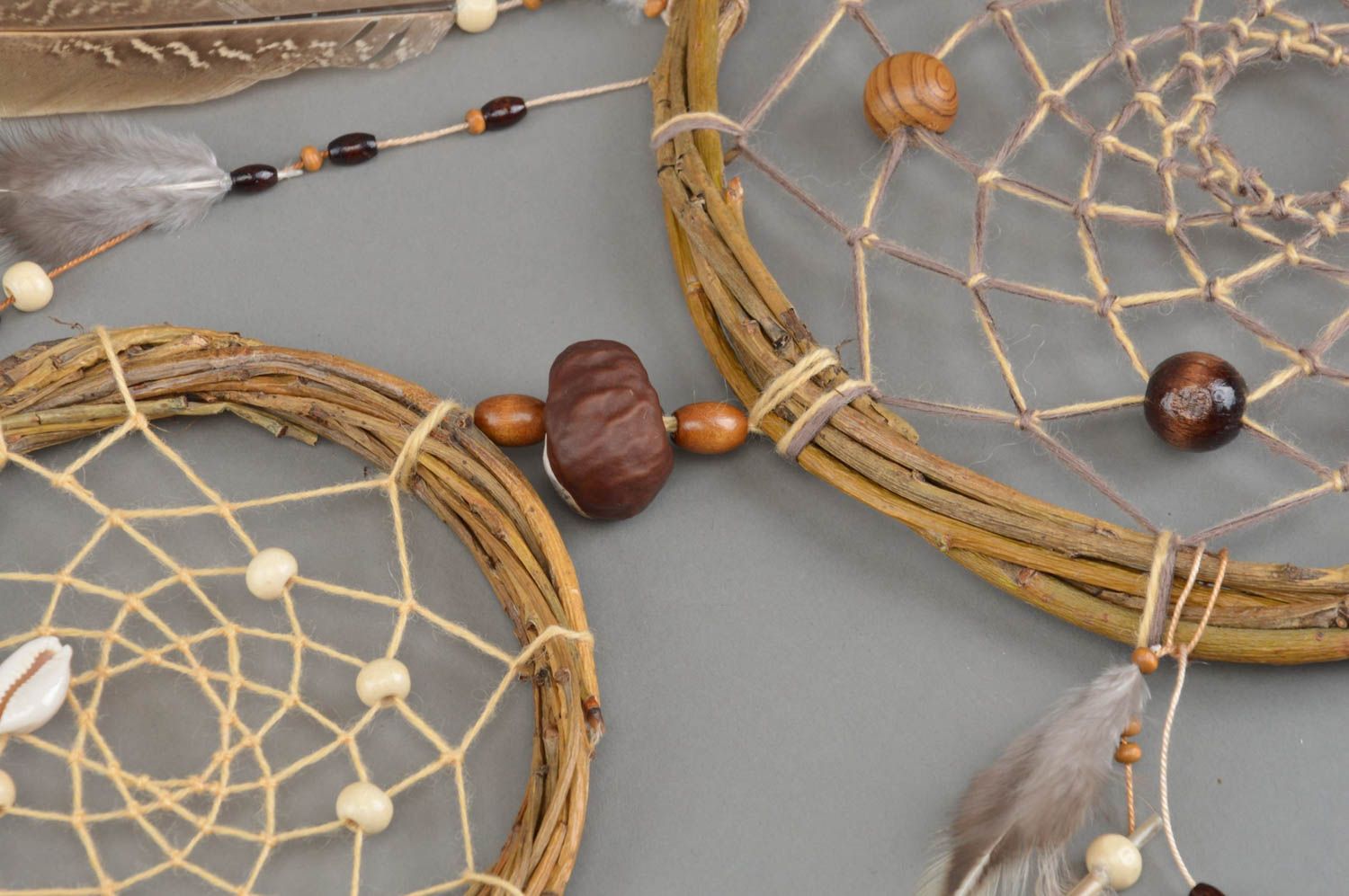 Ловец Снов интерьерная подвеска из ивы с натуральными перьями ручной работы фото 4