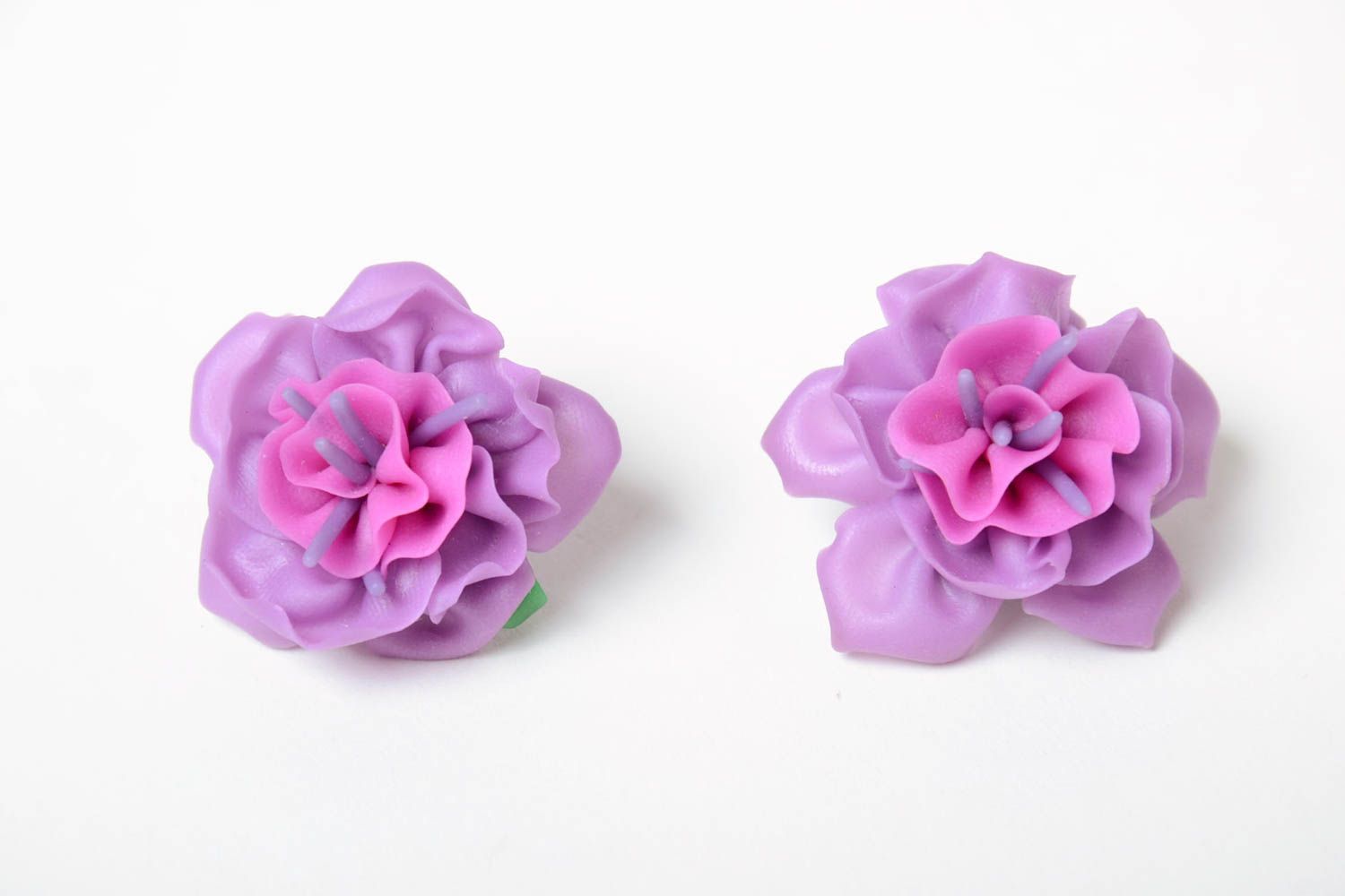 Handgemachte Ohrringe aus Polymerton mit Anhängern violette Blumen originell foto 5