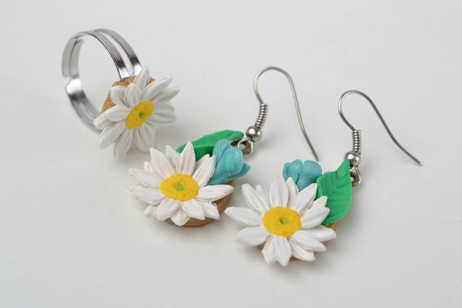 Handmade floral polymer clay jewelry set dangling earrings and ring Chamomiles photo 3
