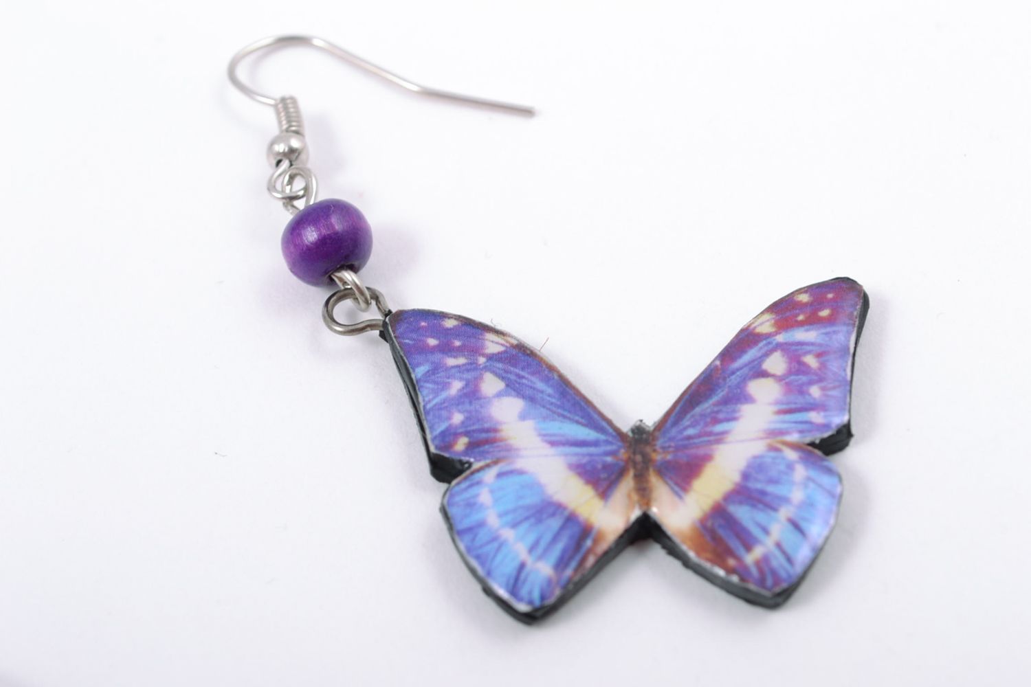 Boucles d'oreilles en pâte polymère faites main en forme de papillons violets  photo 3