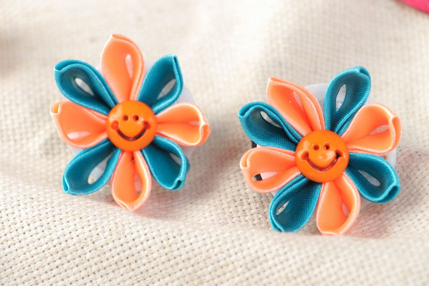 Set of 2 handmade hair ties with two-colored kanzashi flowers for children photo 1