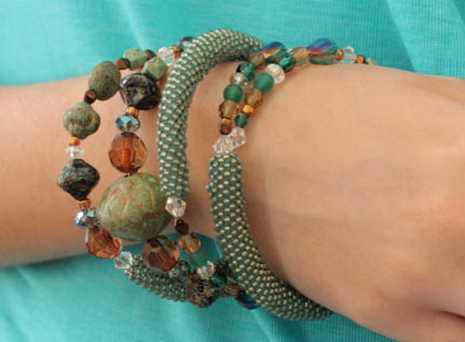 Three layers light pale green bead bracelet with decorative stones photo 10
