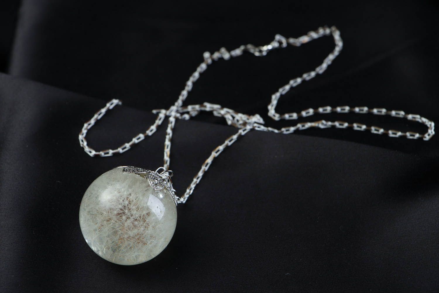 Large pendant with dandelion coated with epoxy photo 1
