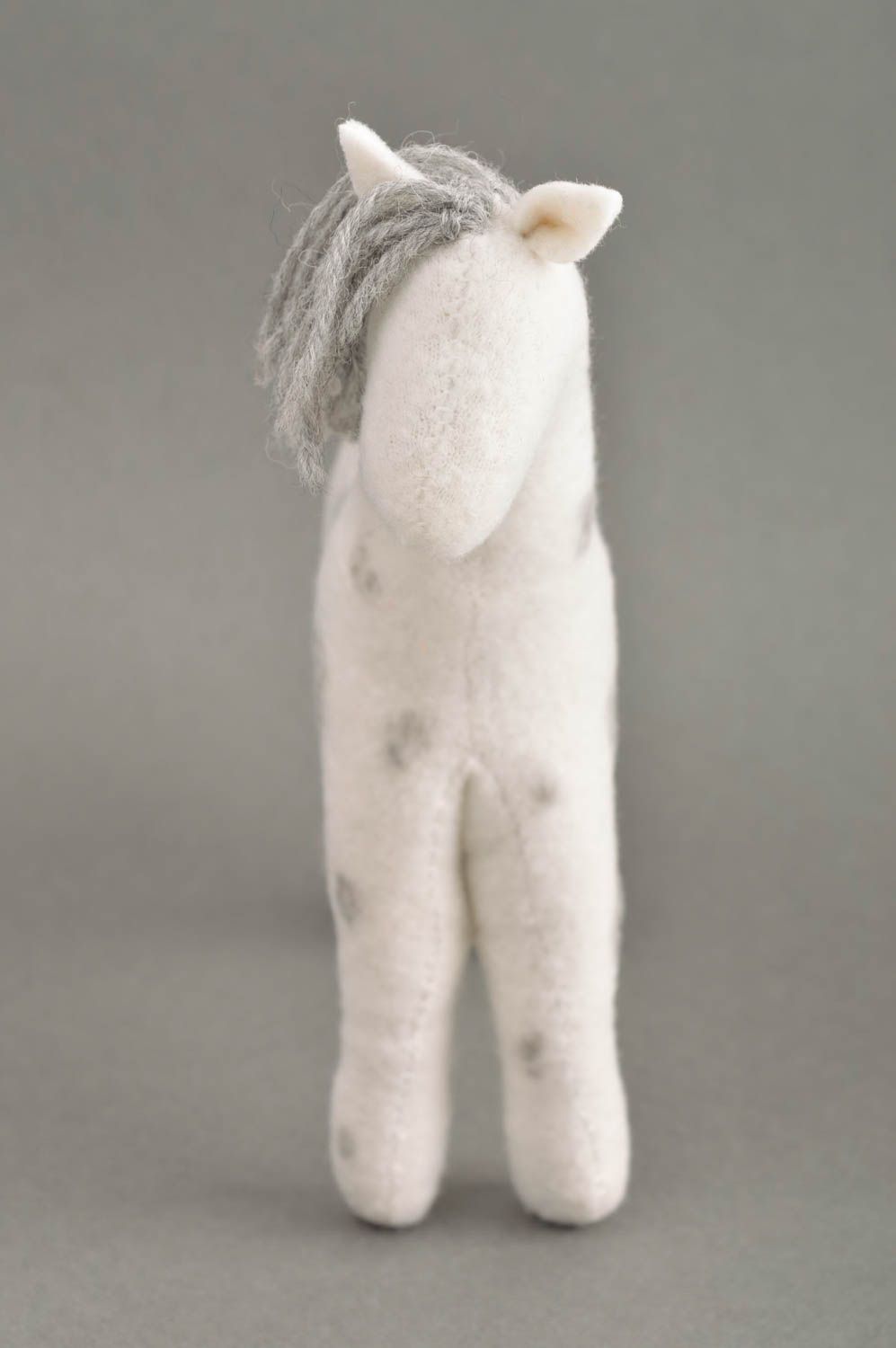 Peluche cheval blanc Jouet fait main en laine feutrée original Cadeau enfant photo 3