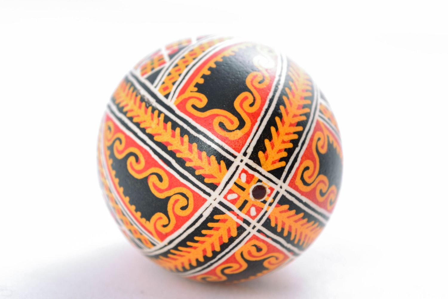 Пасхальное яйцо с росписью красками декоративное фото 3