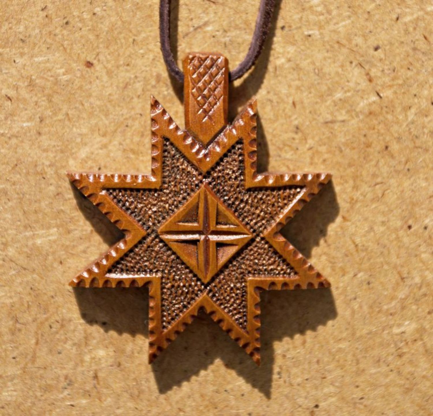 Croce stella di legno da collo fatta a mano Croce intagliata in legno  
 foto 1