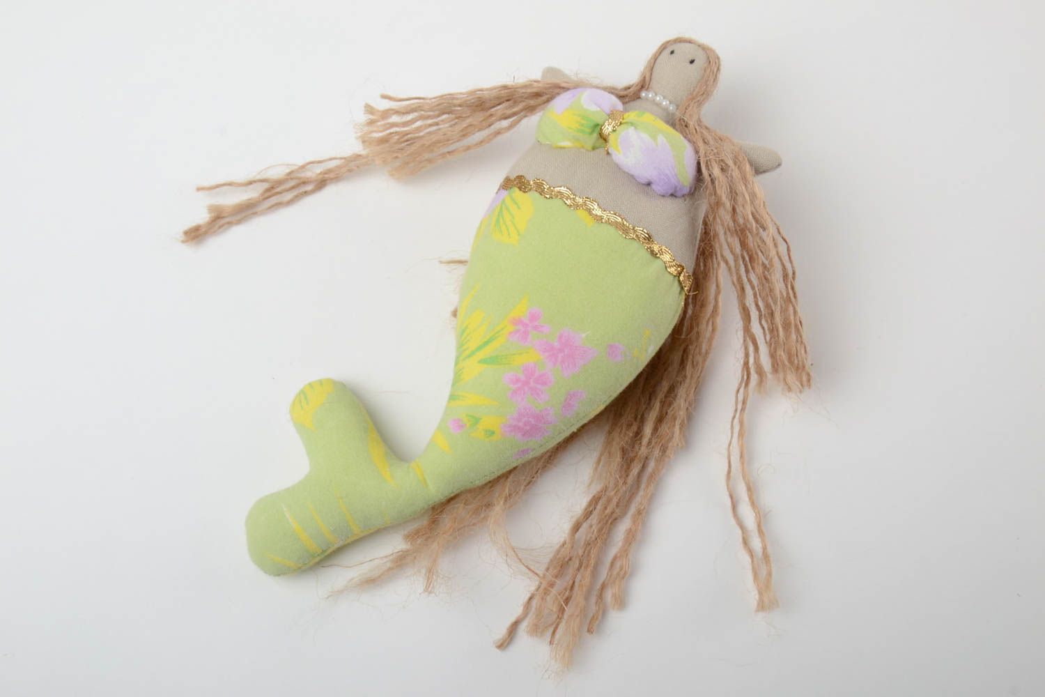 Petite poupée décorative en lin et toile de coton gris-vert faite main Sirène photo 2
