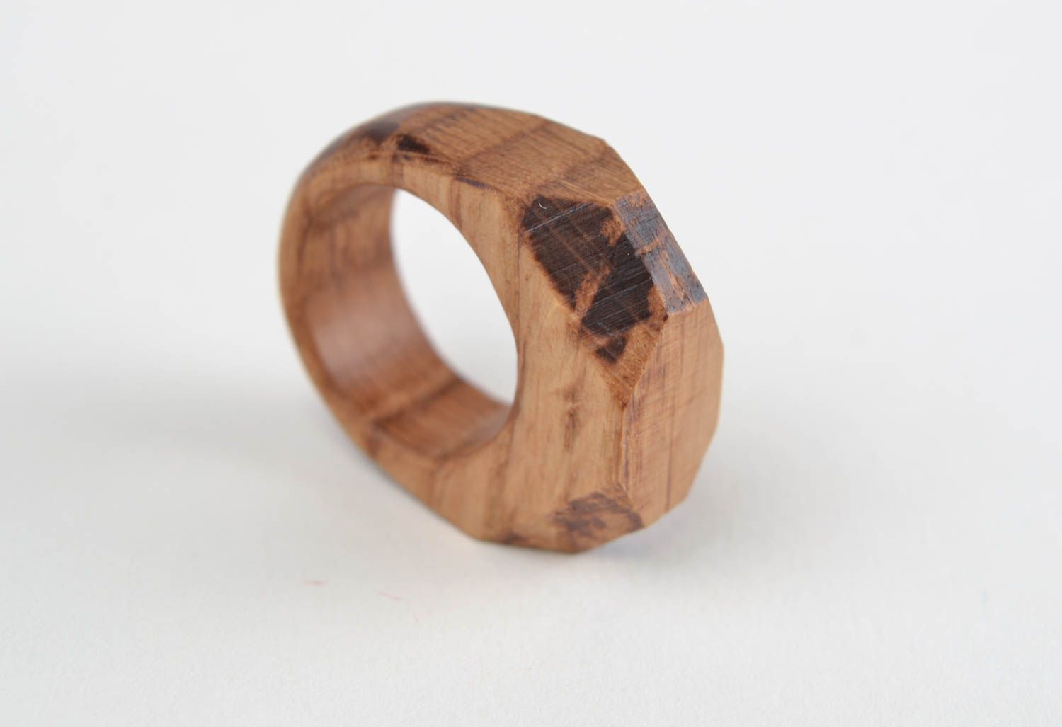 Деревянное резное кольцо стильное необычное для девушек граненное ручная работа фото 4