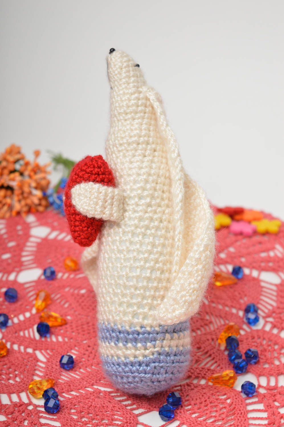 Jouet lapin avec coeur Peluche faite main tricotée originale Cadeau enfant photo 1