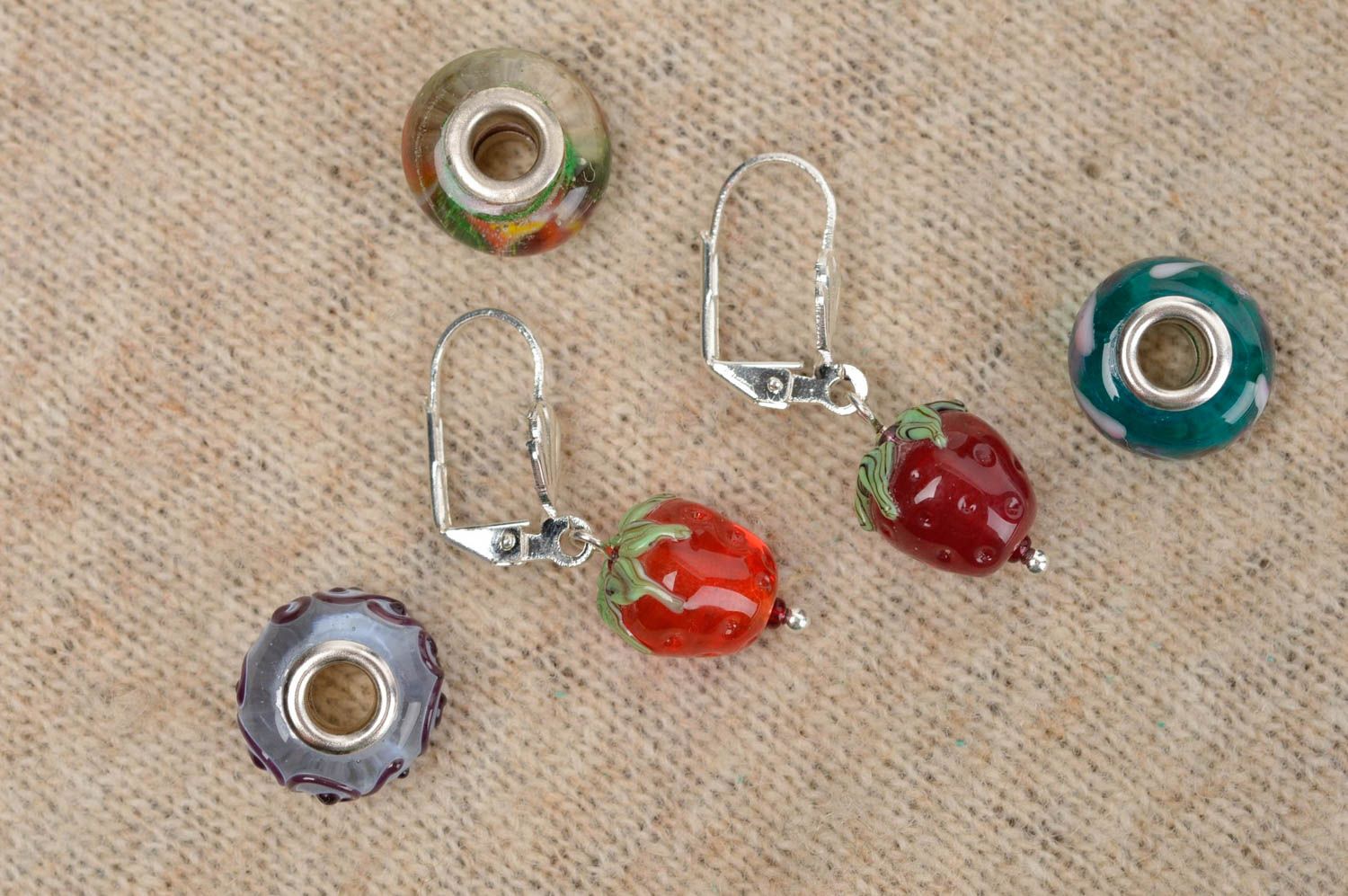 Handmade Accessoire für Frauen Damen Schmuck Glas Ohrringe Himbeeren klein foto 1