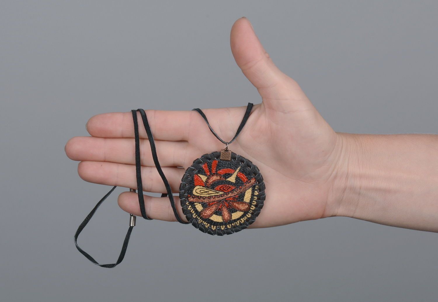 Pendant made of leather in ethnic style photo 4