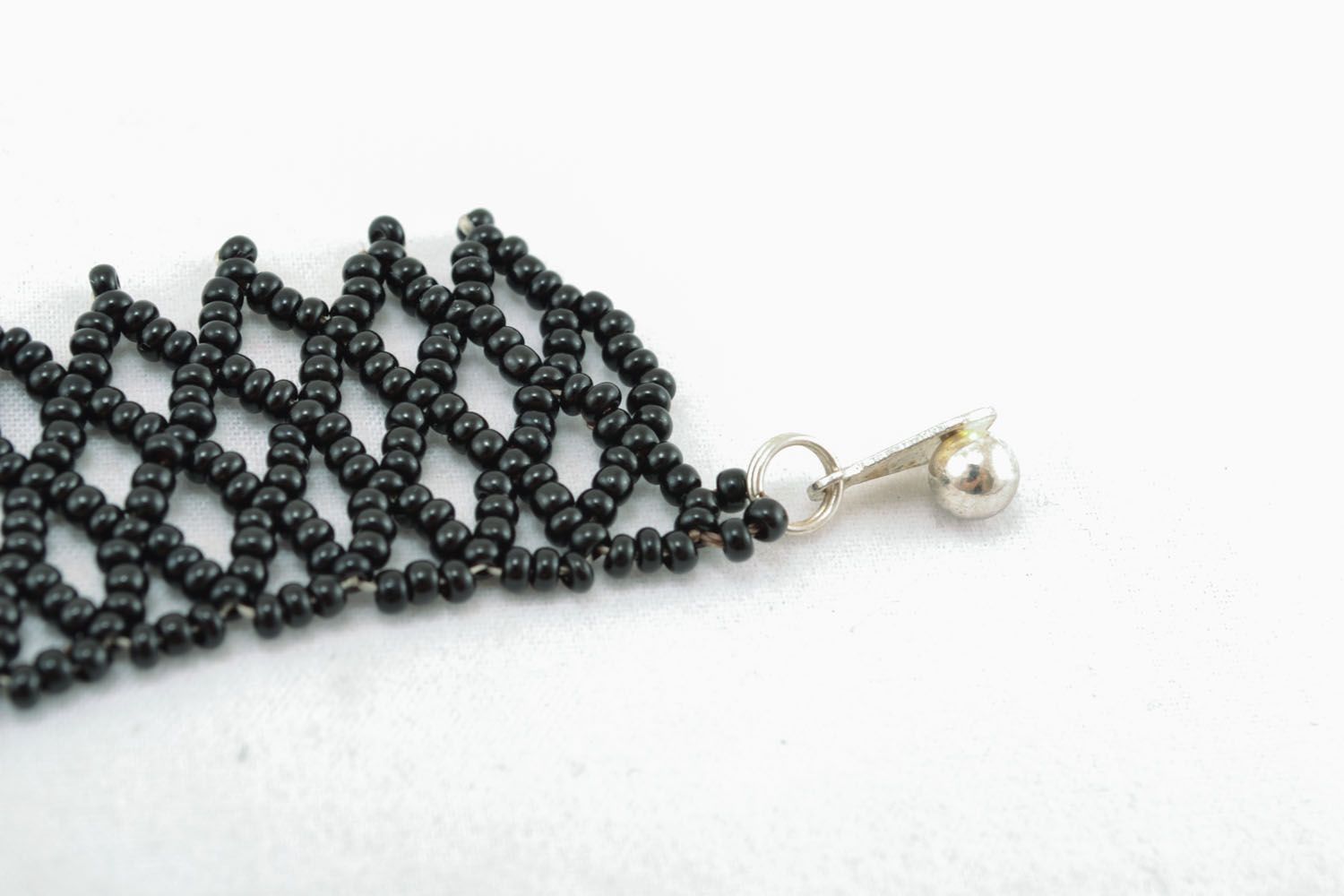 Black beaded necklace photo 3