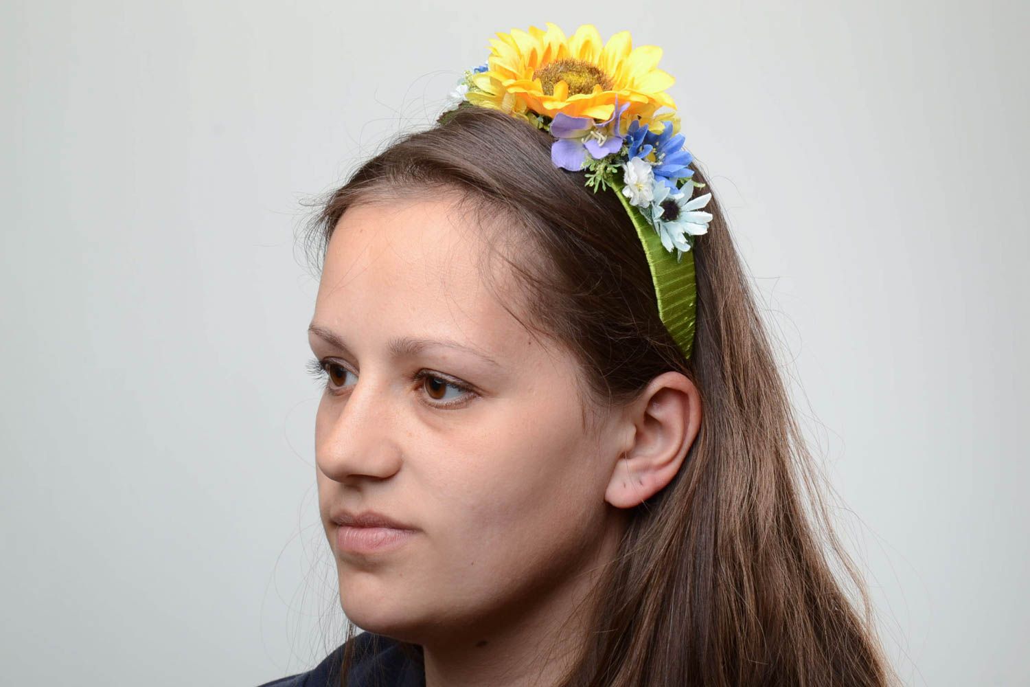 Handmade stylish colorful decorative headband with artificial field flowers photo 5