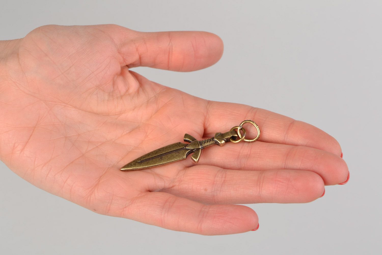 Pendentif poignard en bronze de créateur fait main technique de coulage photo 2