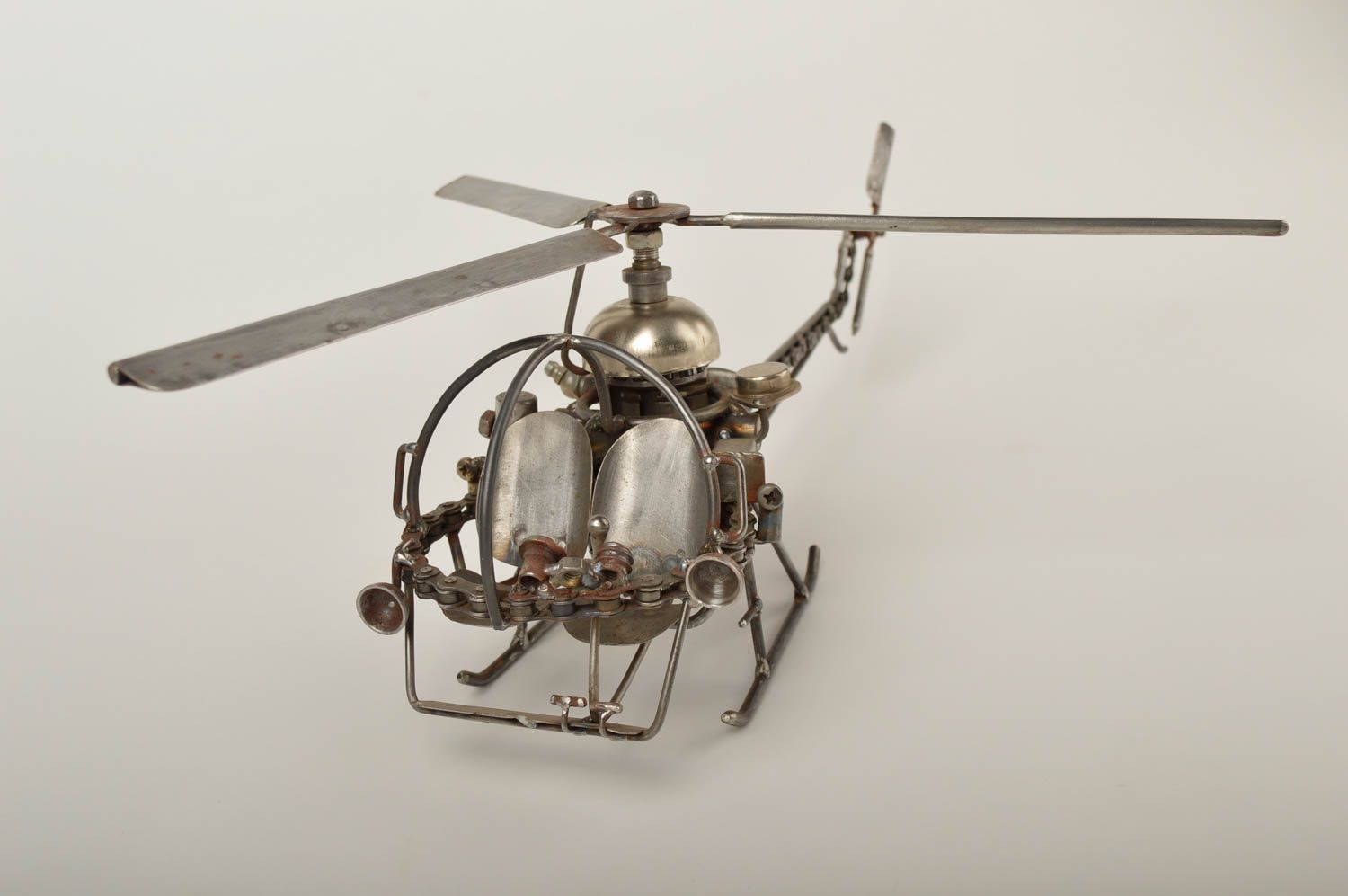 Figura de metal artesanal objeto de decoración souvenir original Helicóptero  foto 3