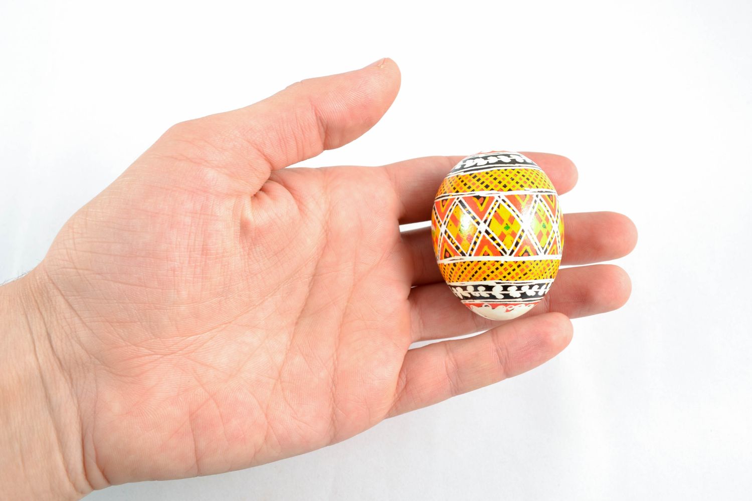 Huevo de Pascua artesanal pintado con acrílicos foto 1