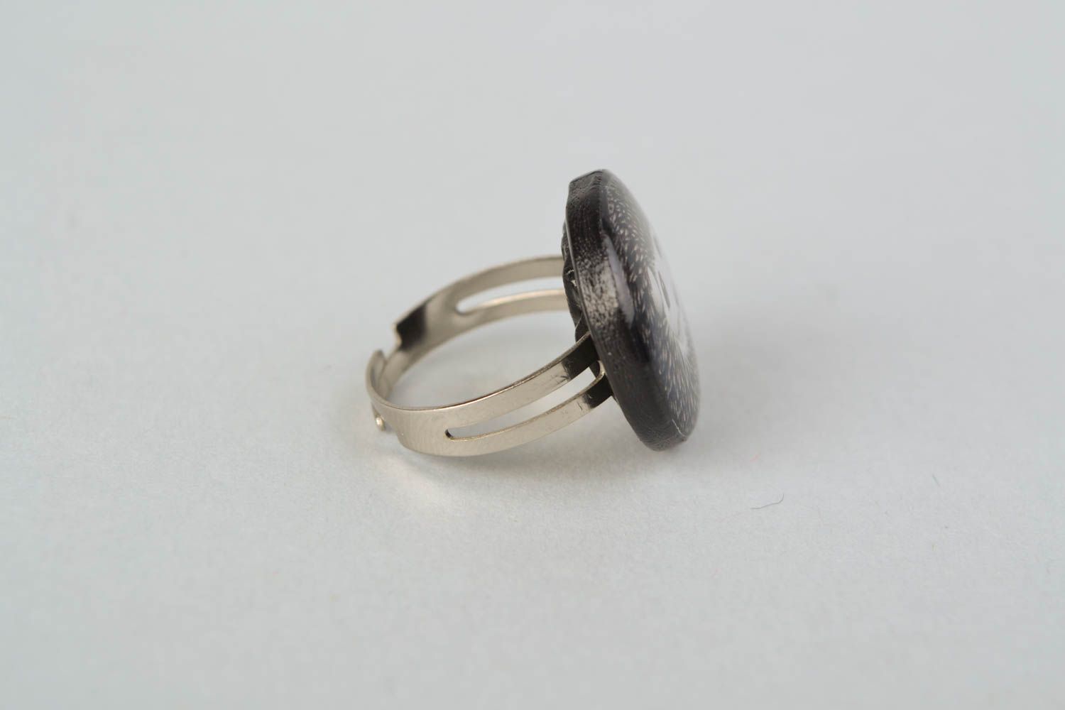 Круглое кольцо из полимерной глины в технике декупаж Ежик фото 3