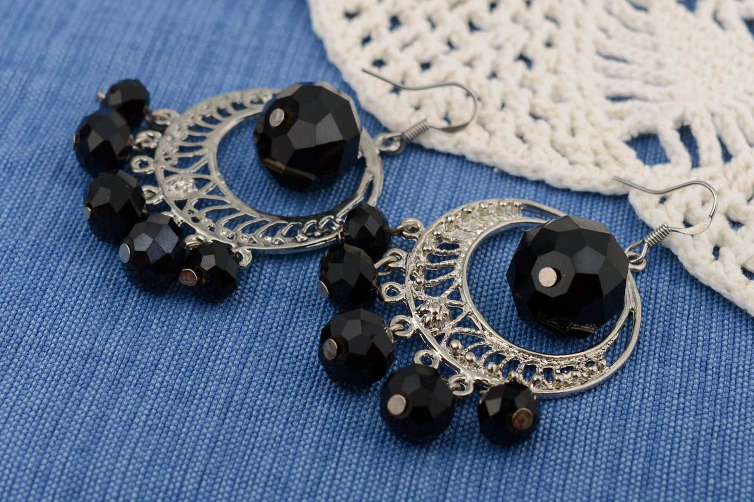 Boucles d'oreilles en cristal noir faites main pendantes bijou pour femme photo 1