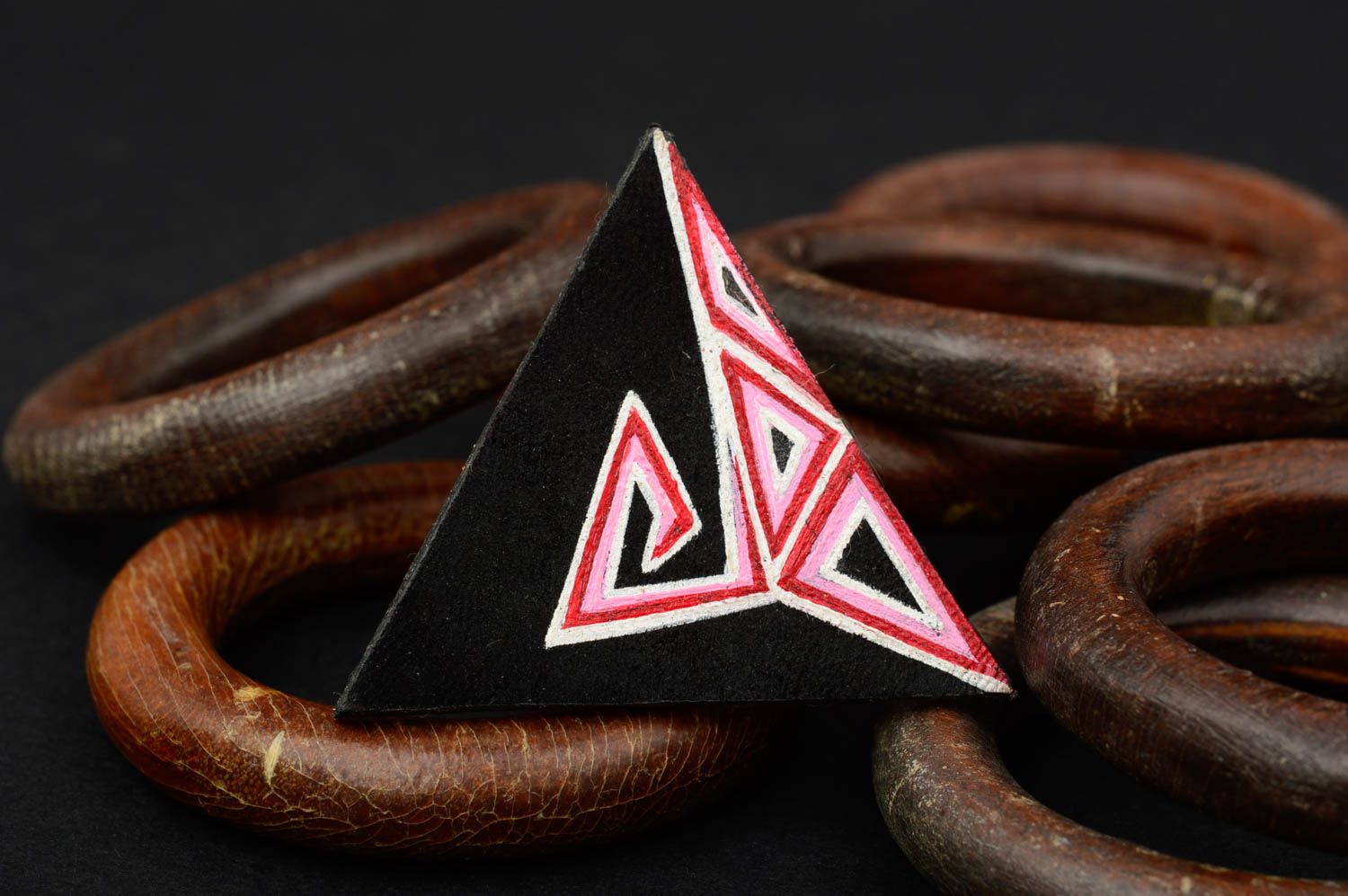 Кольцо ручной работы женское кольцо треугольное кожаный аксессуар с росписью фото 1