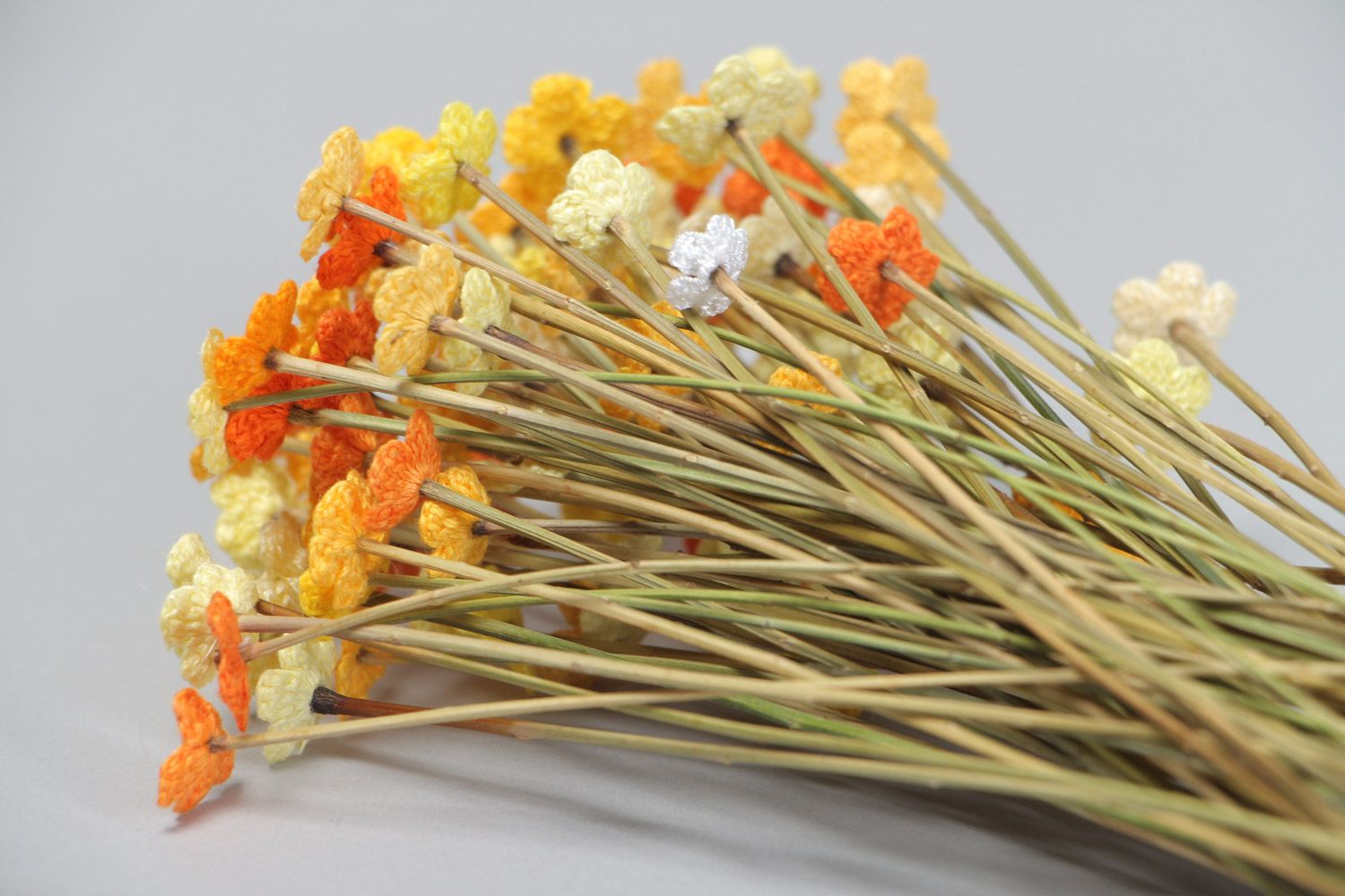 Букет цветов вязаных крючком из хлопчатобумажных ниток ручной работы 100 штук фото 4