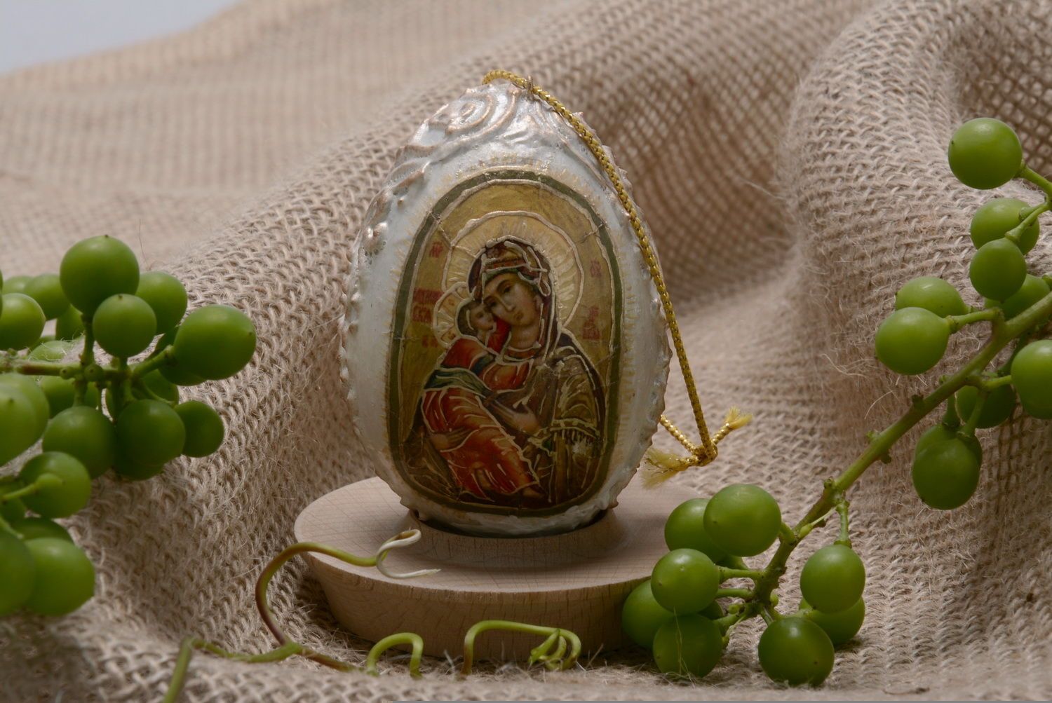 Интерьерная подвеска-яйцо Божья матерь и райский цветок фото 5