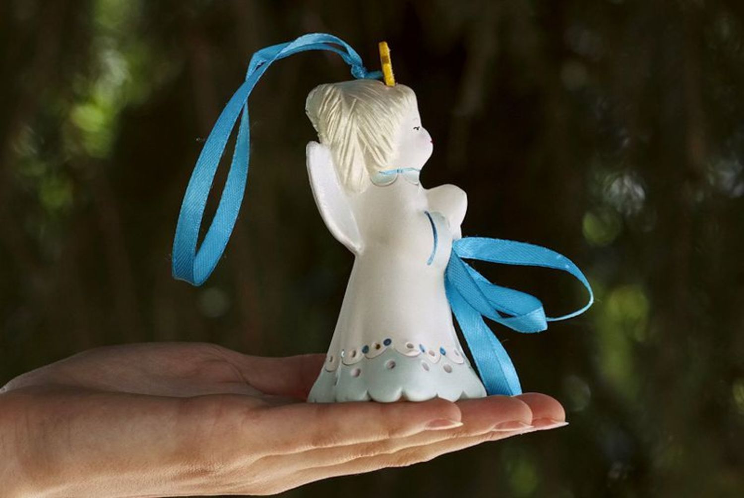 Колокольчик керамический подвеска декоративная Ангелок с голубой лентой фото 3
