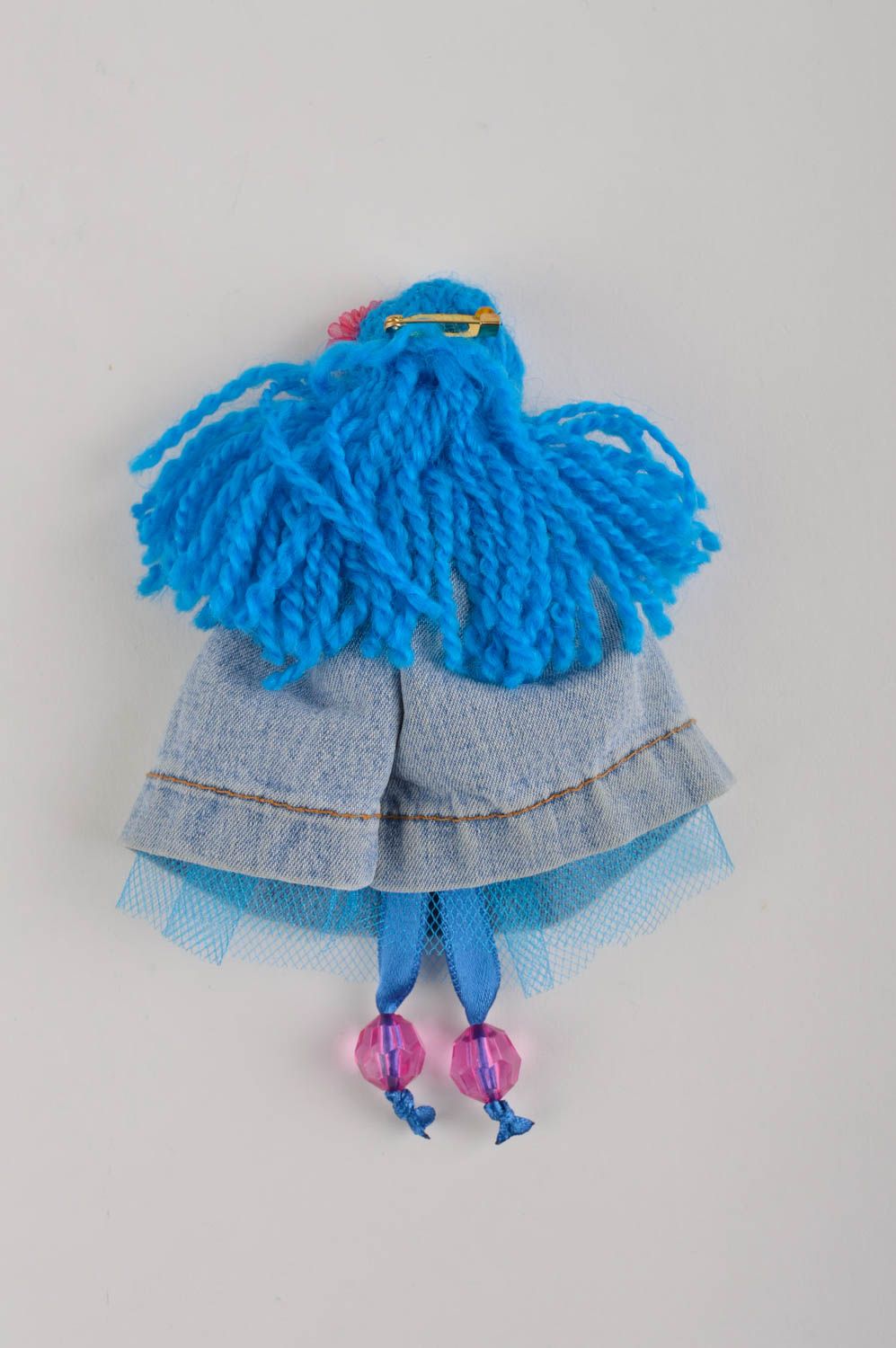 Broche poupée Bijou fantaisie fait main Accessoire femme en tulle jean et satin photo 5