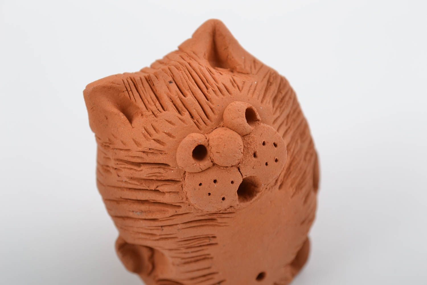 Декоративная глиняная фигурка котика коричневая забавная ручной работы фото 5