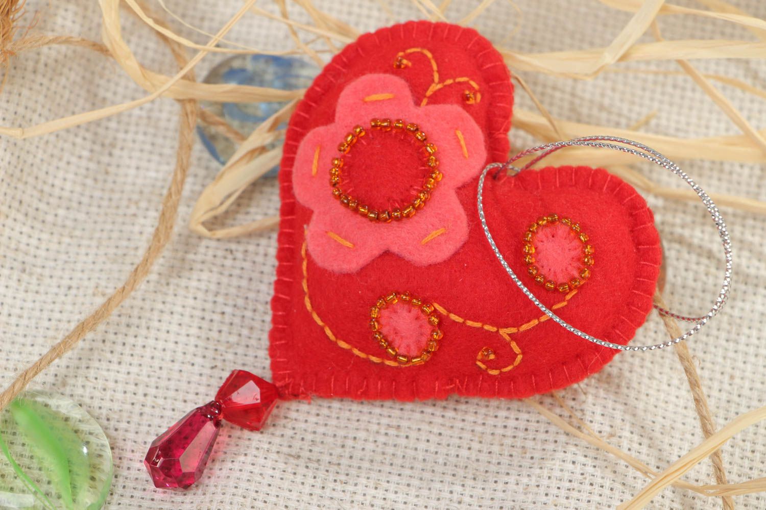 Handmade felt soft interior pendant toy in the shape of heart for home decor photo 1