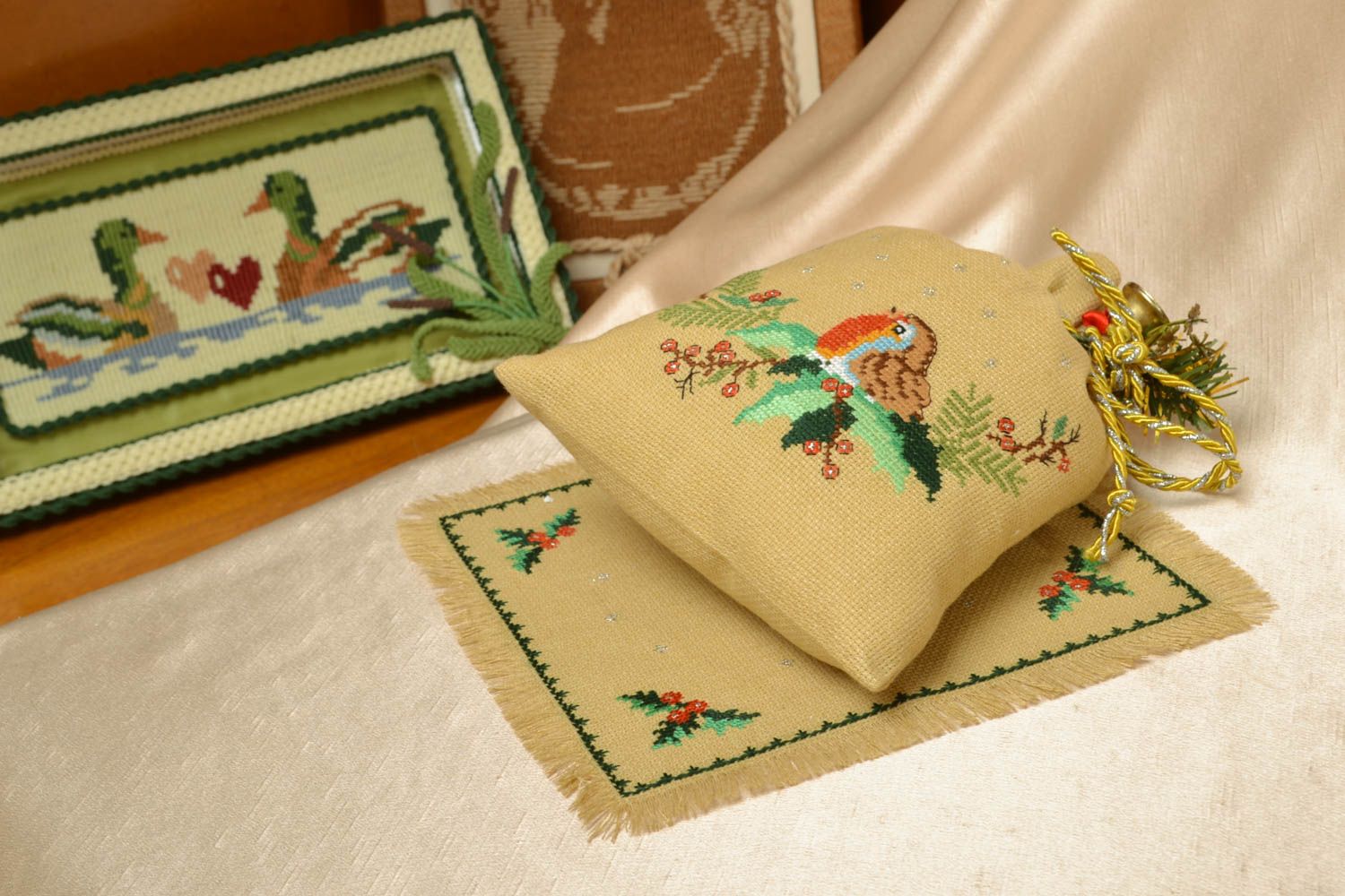Sac de cadeau et serviette avec broderie faits main originaux design de Noël photo 5