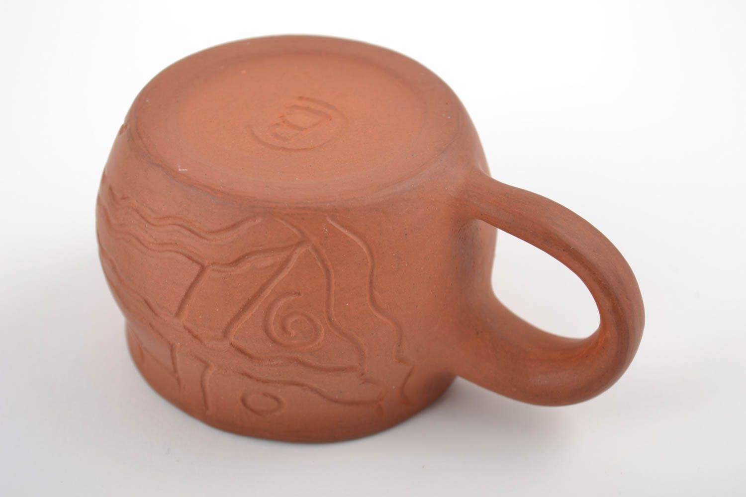 Глиняная чашка коричневая маленькая для кофе ручной работы объемом 100 мл фото 4