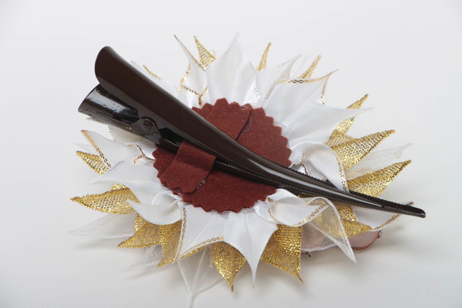 Dunkle schöne elegante originelle handgemachte Haarspange mit Blume aus Atlas foto 4