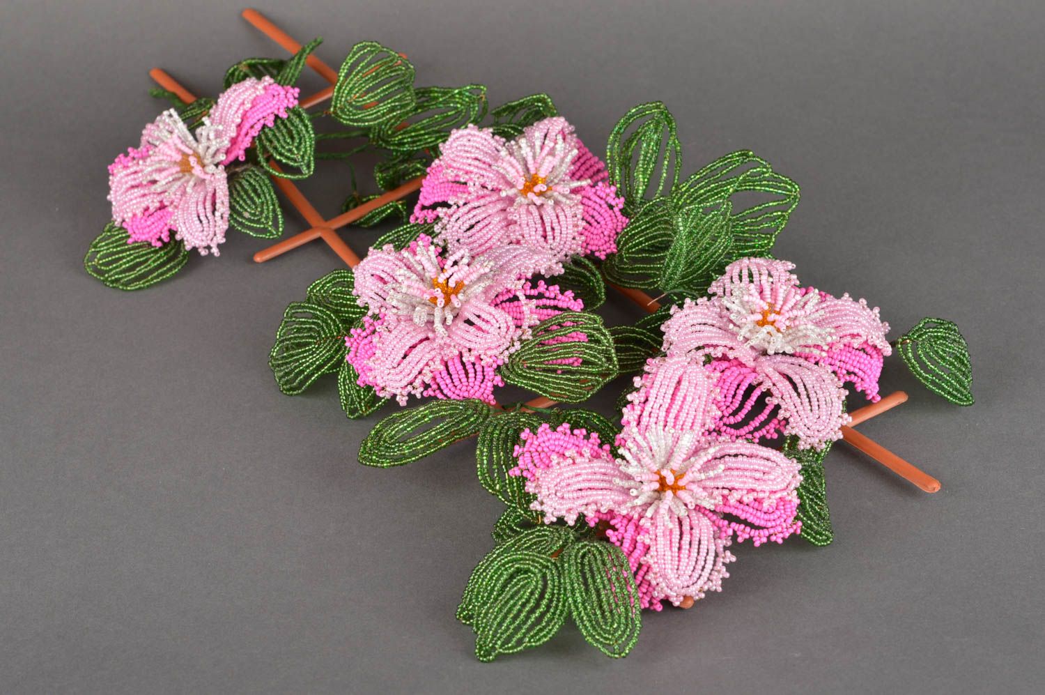 Цветы из бисера искусственные лилии хэнд мэйд для настенного домашнего декора фото 2