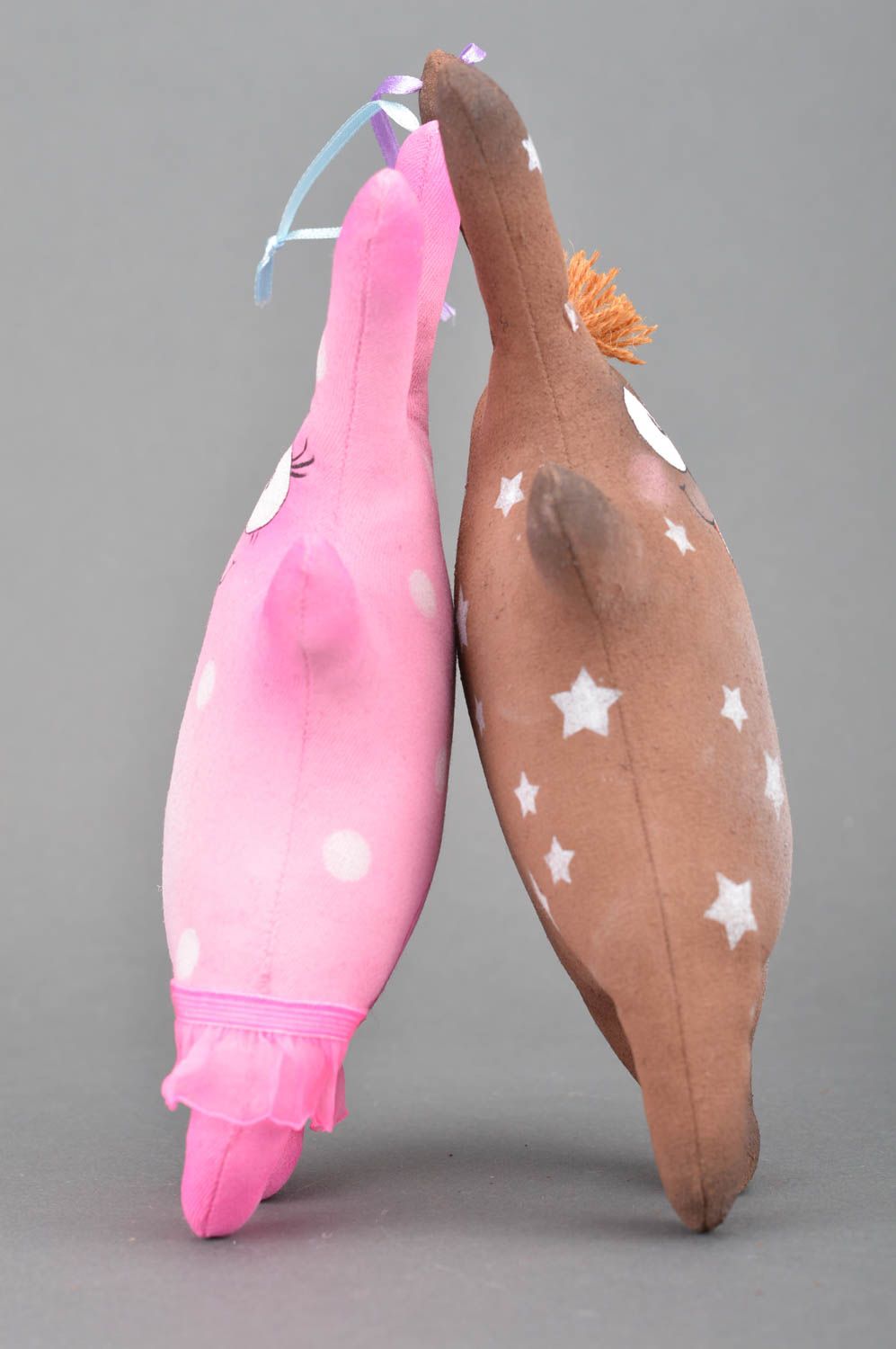 Набор мягких игрушек ручной работы зайцы розовый и коричневый с запахом 2 штуки фото 5