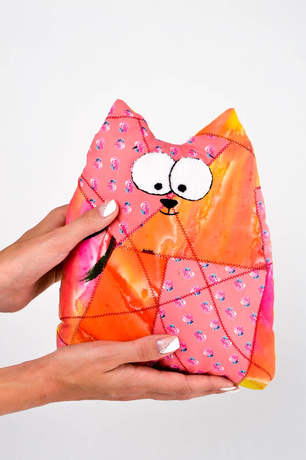Spielzeug aus Stoff handgeschaffen Textil Kuscheltier originell Plüschtier Katze foto 2