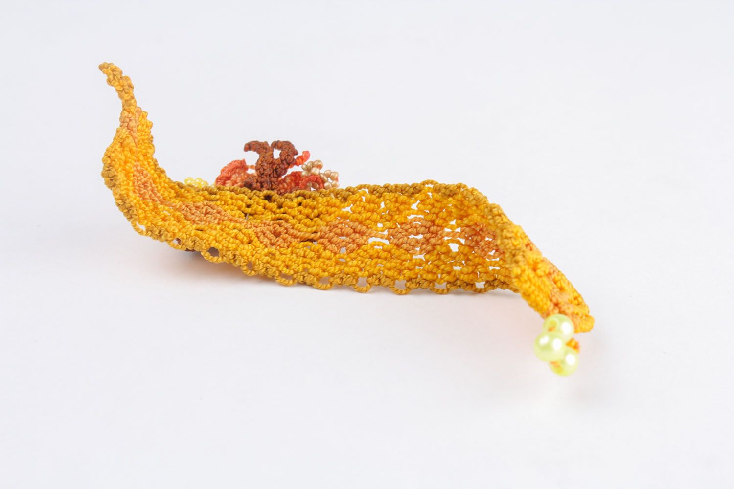 Bracelet made of threads and beads  photo 5