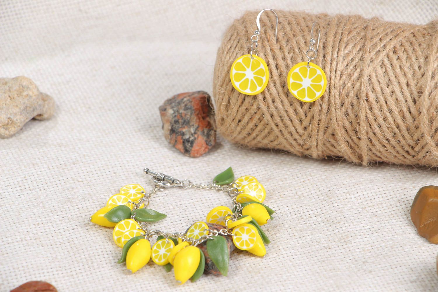 Handmade Schmuck Set Ohrringe und Armband aus Polymer Ton 2 Stück Zitronen foto 5