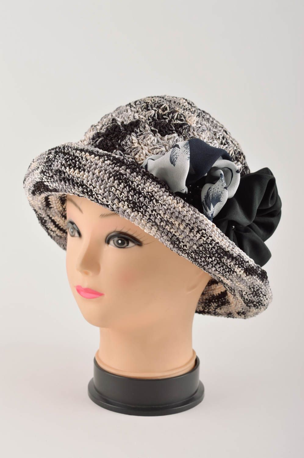 Chapeau fait main design Bonnet tricoté mélange Vêtement pour femme tendance photo 2