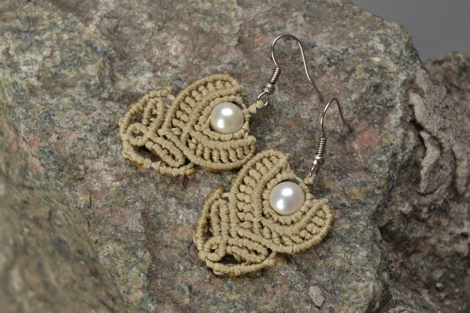 Woven earrings with pearls photo 1