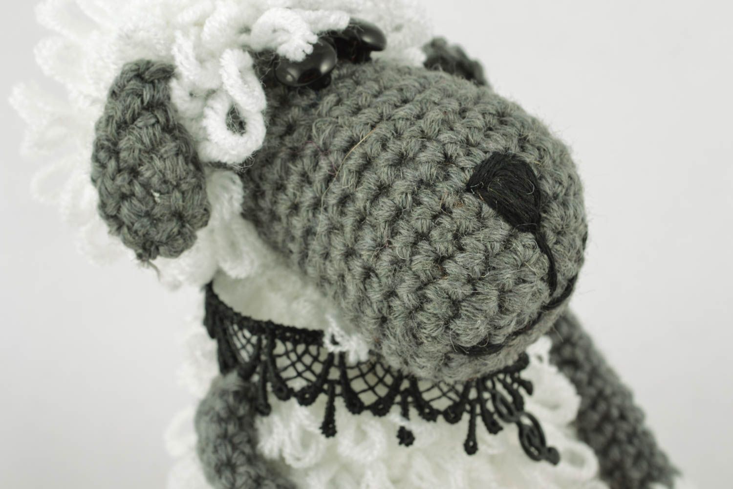 Doudou tricoté au crochet original fait main joli Brebis blanche avec rose photo 3