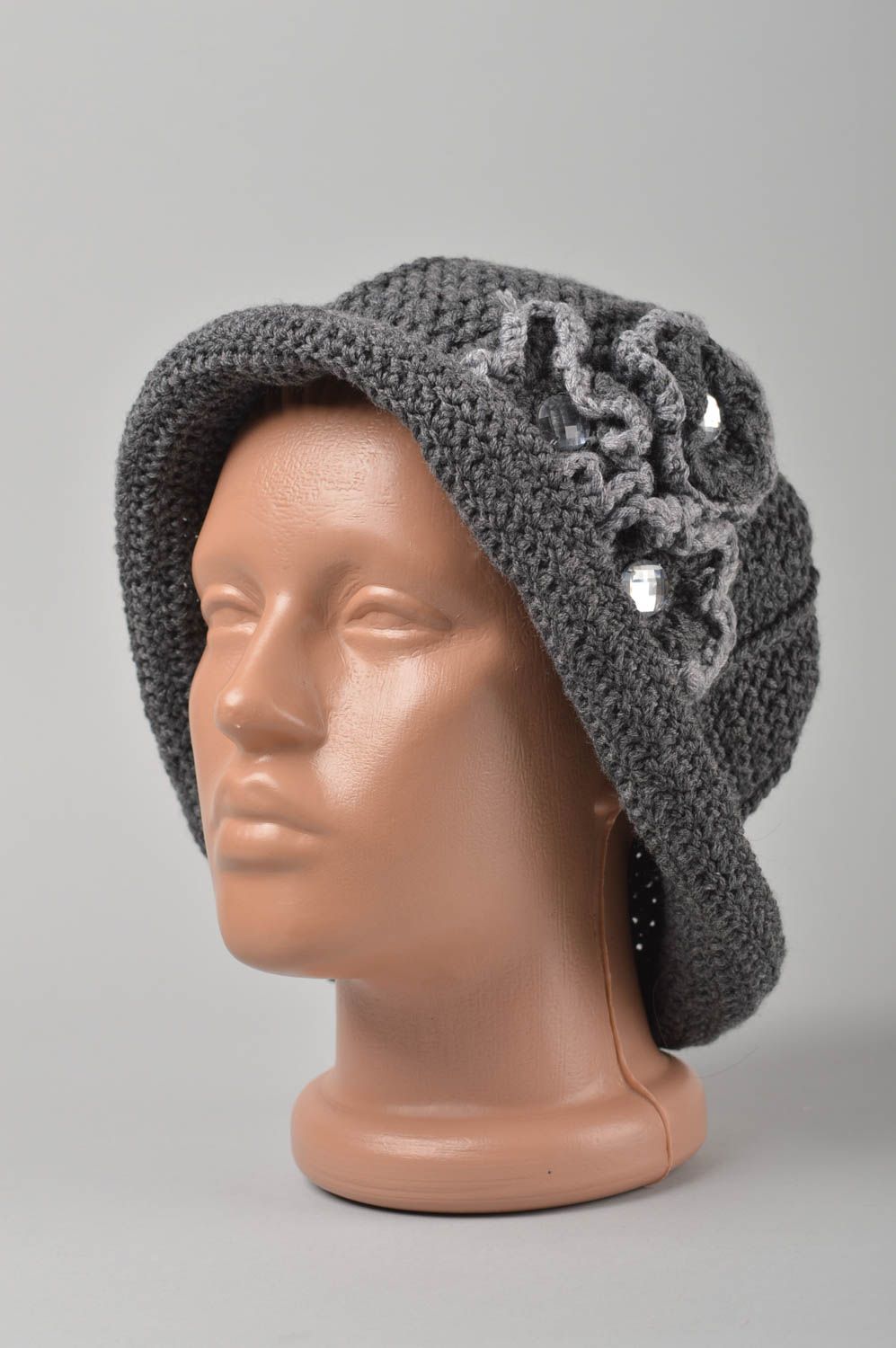 Вязаная шапка ручной работы зимняя шапка для женщины теплая шапка серая подарок фото 1