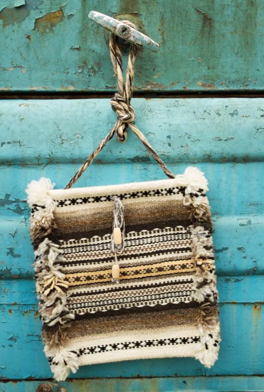 Hand-woven wool bag photo 3