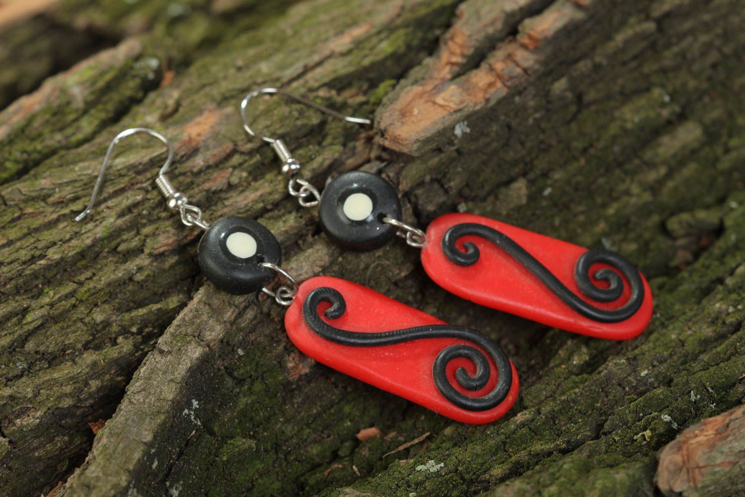 Handmade long polymer clay dangling earrings in red and black colors photo 1