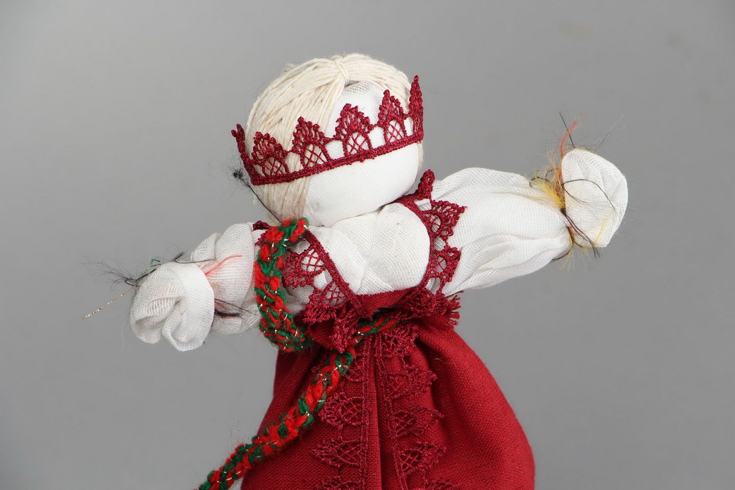 Bambola etnica di stoffa fatta a mano amuleto talismano giocattolo slavo
 foto 3