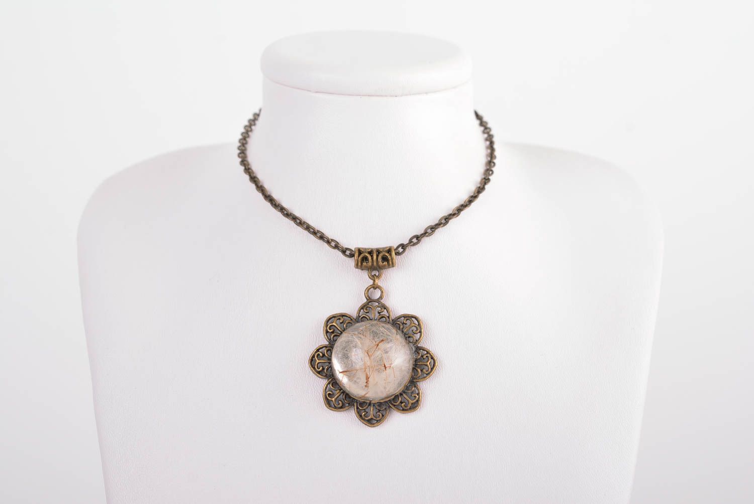 Beautiful handmade neck pendant epoxy pendant with real flowers trendy jewelry photo 2