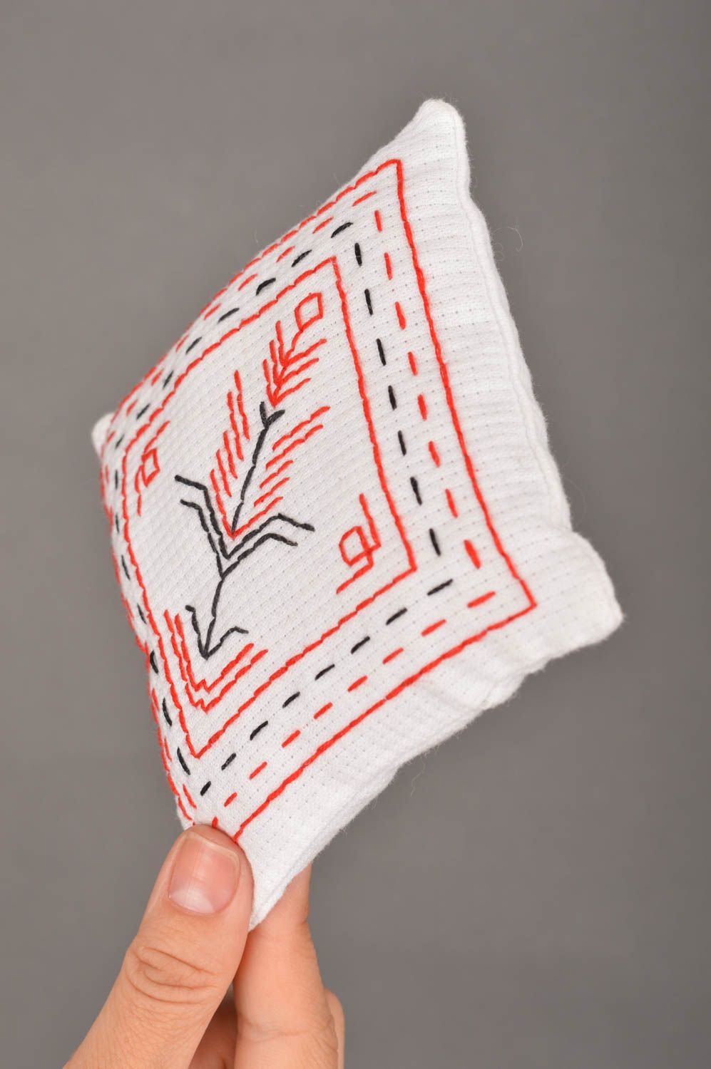 Coussin décoratif en tissu de coton blanc avec broderie fait main petit photo 3